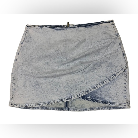 Acid Wash Denim Tulip Skirt - Picture 4 of 7